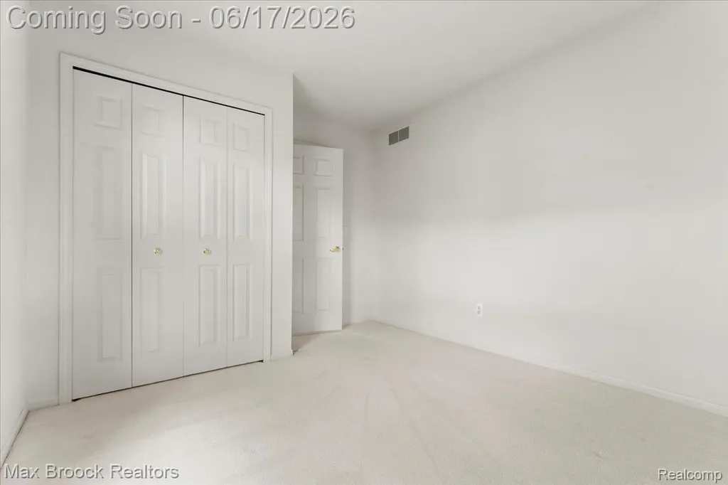 34896 Pennington Drive Farmington Hills City MI 48335