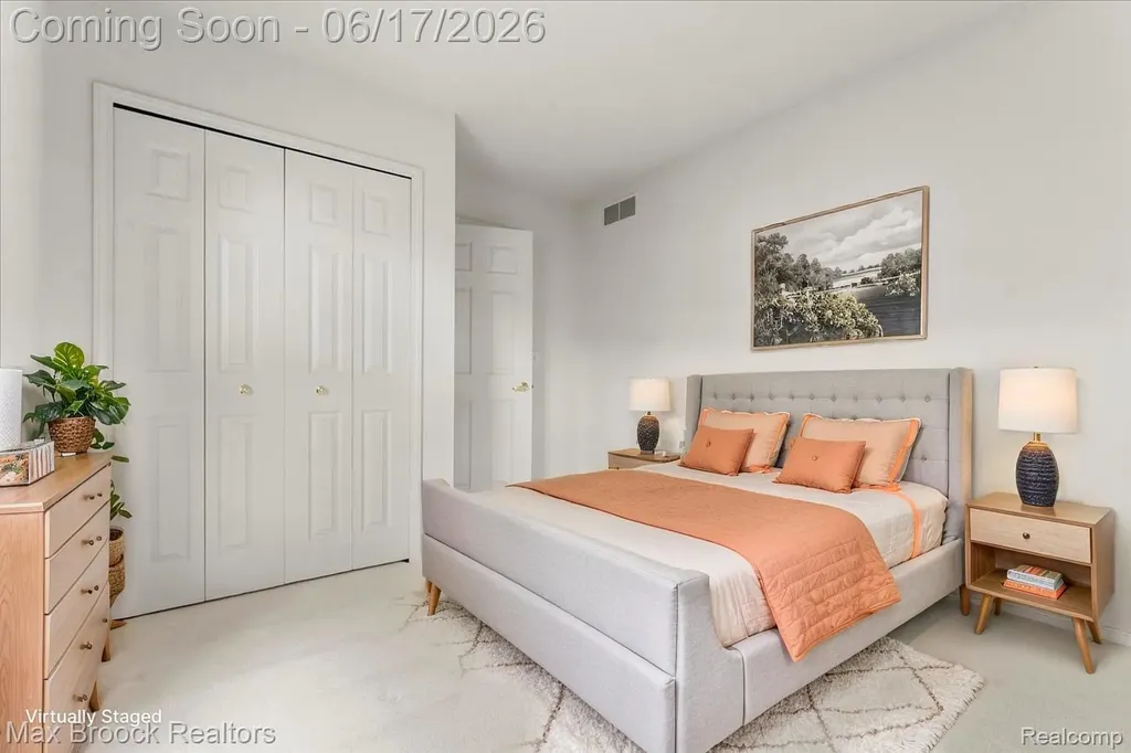 34896 Pennington Drive Farmington Hills City MI 48335