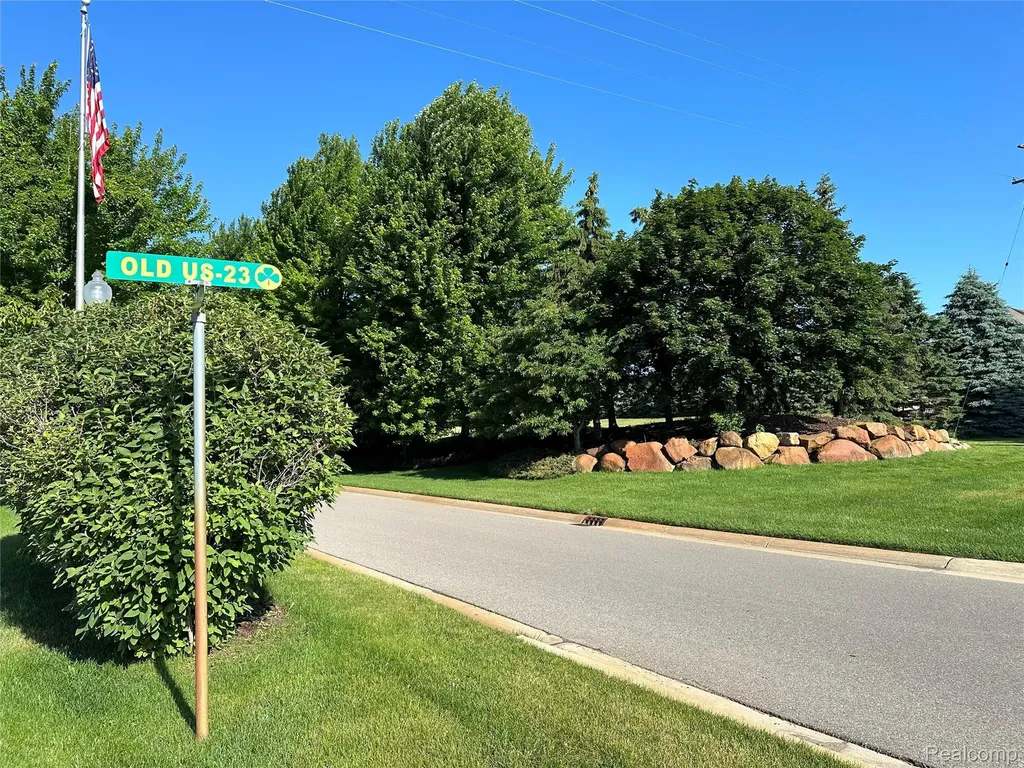 20 Tipperary Trail Tyrone Township MI 48430