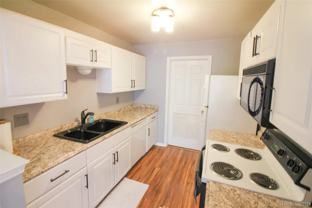 56501 Chesapeake Trail Shelby Charter Township MI 48316