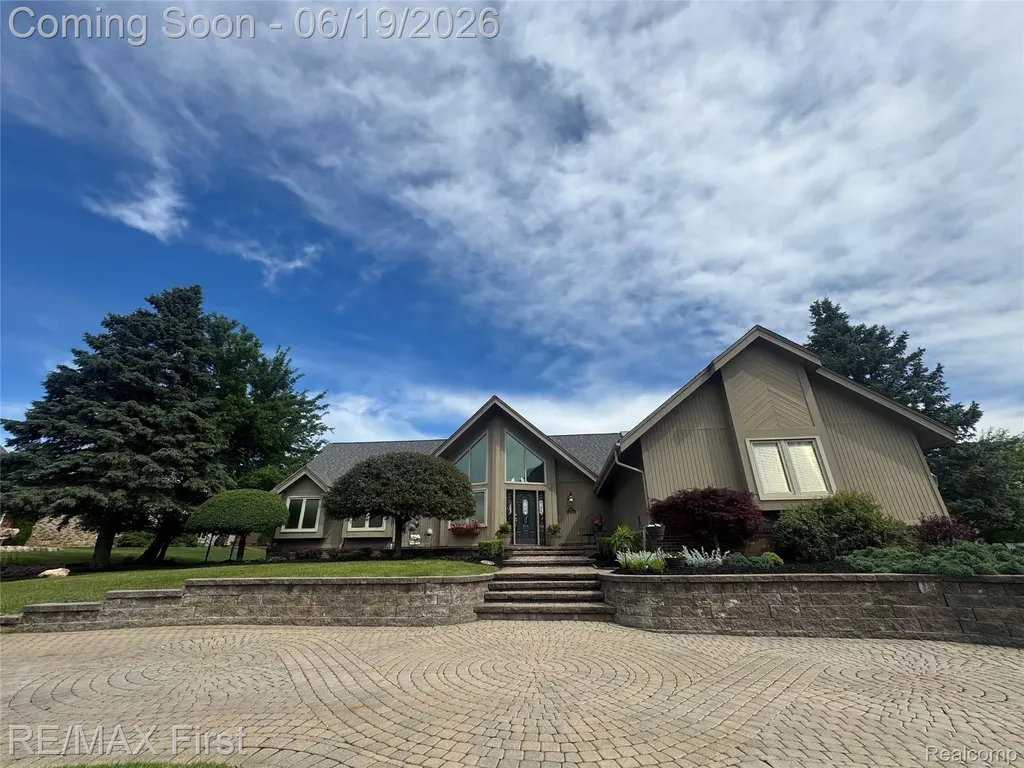 601 Brookwood Lane E Rochester Hills City MI 48309