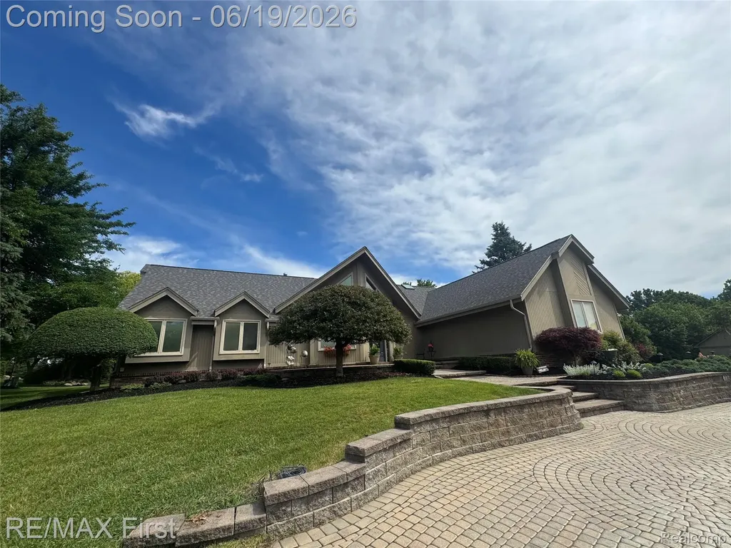 601 Brookwood Lane E Rochester Hills City MI 48309