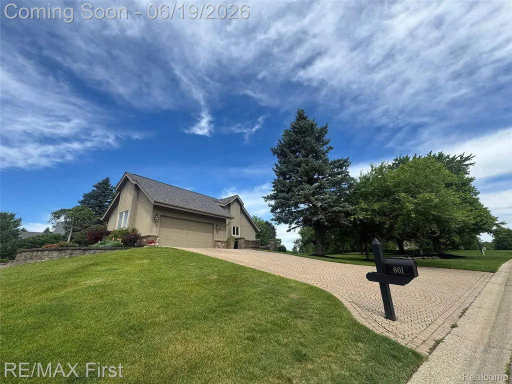 601 Brookwood Lane E Rochester Hills City MI 48309