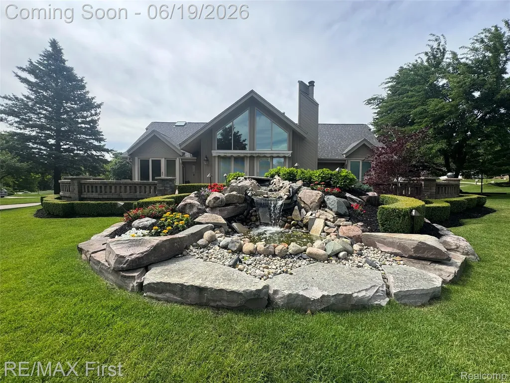 601 Brookwood Lane E Rochester Hills City MI 48309