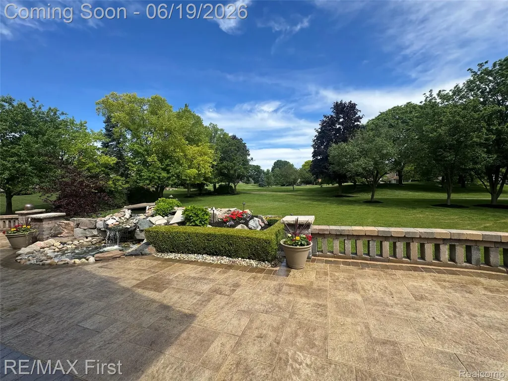601 Brookwood Lane E Rochester Hills City MI 48309
