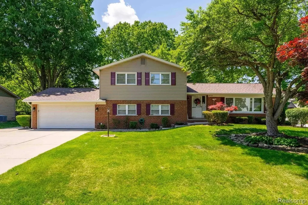 36521 Gloucester Drive Clinton Charter Township MI 48035