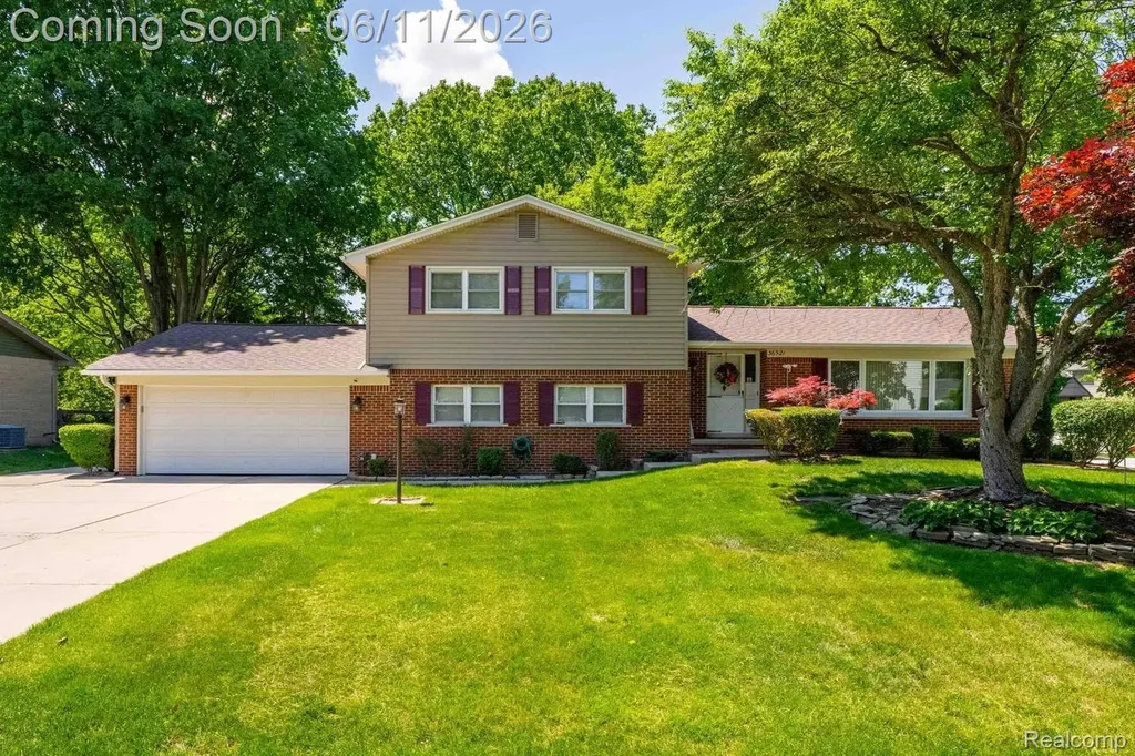 36521 Gloucester Drive Clinton Charter Township MI 48035