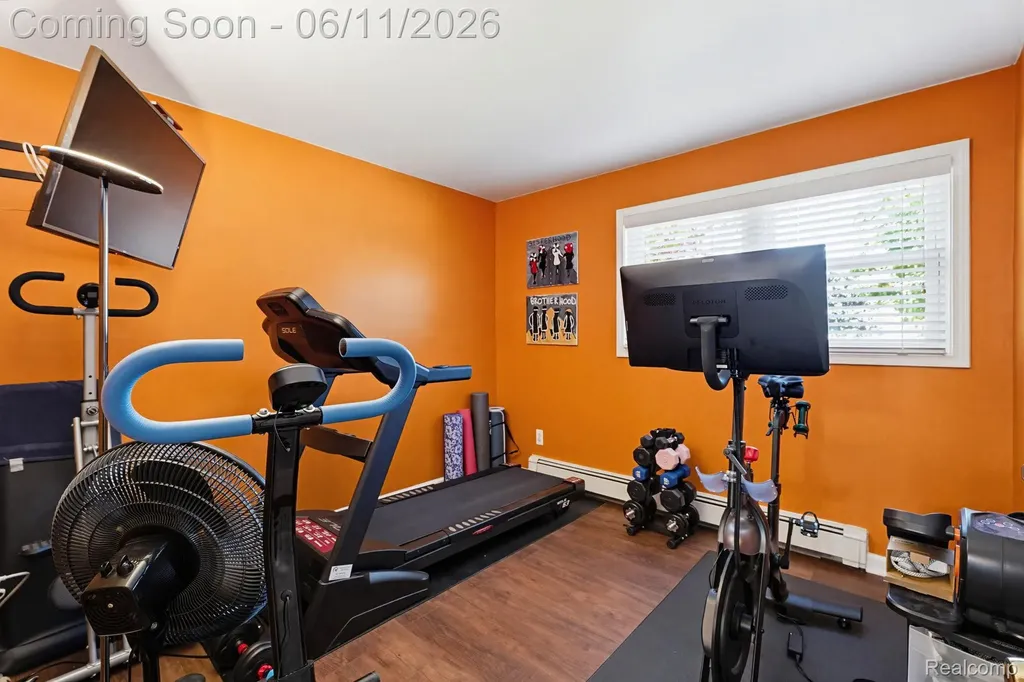 36521 Gloucester Drive Clinton Charter Township MI 48035