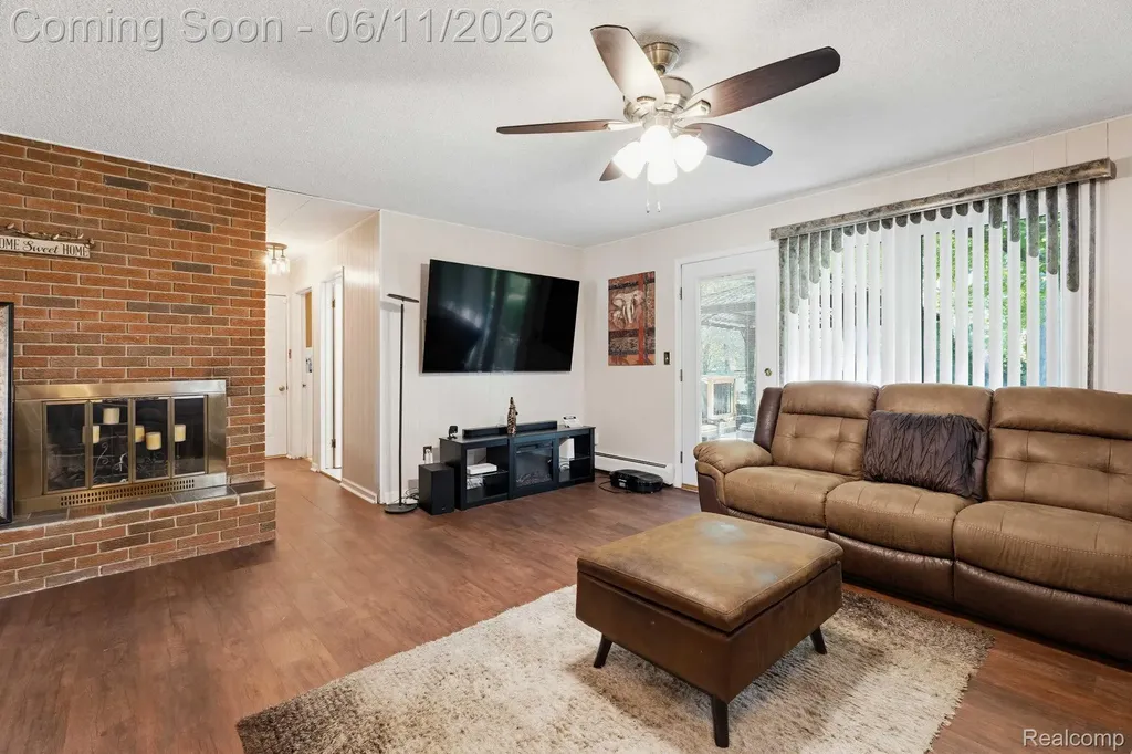 36521 Gloucester Drive Clinton Charter Township MI 48035