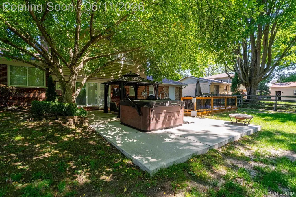 36521 Gloucester Drive Clinton Charter Township MI 48035