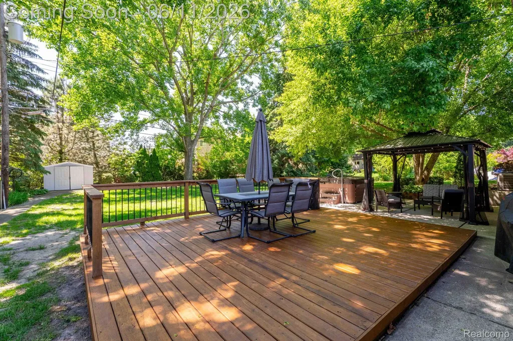 36521 Gloucester Drive Clinton Charter Township MI 48035