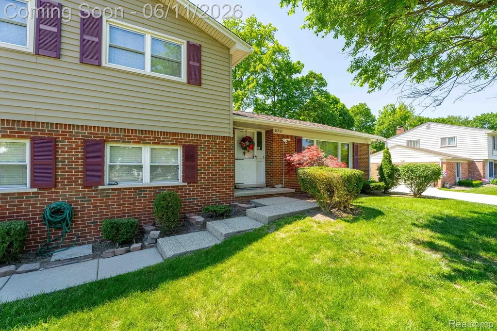 36521 Gloucester Drive Clinton Charter Township MI 48035