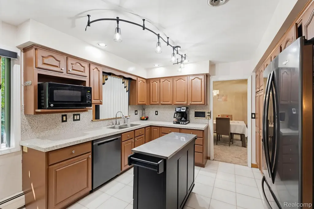 36521 Gloucester Drive Clinton Charter Township MI 48035