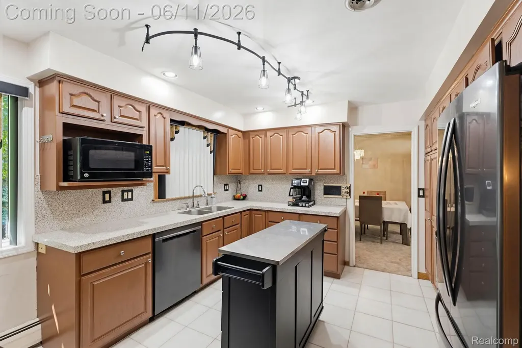 36521 Gloucester Drive Clinton Charter Township MI 48035