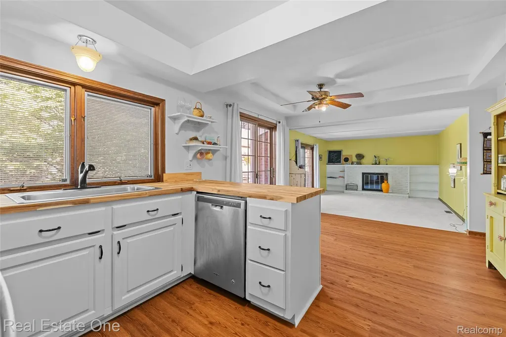 4931 Calvert Drive Troy City MI 48085