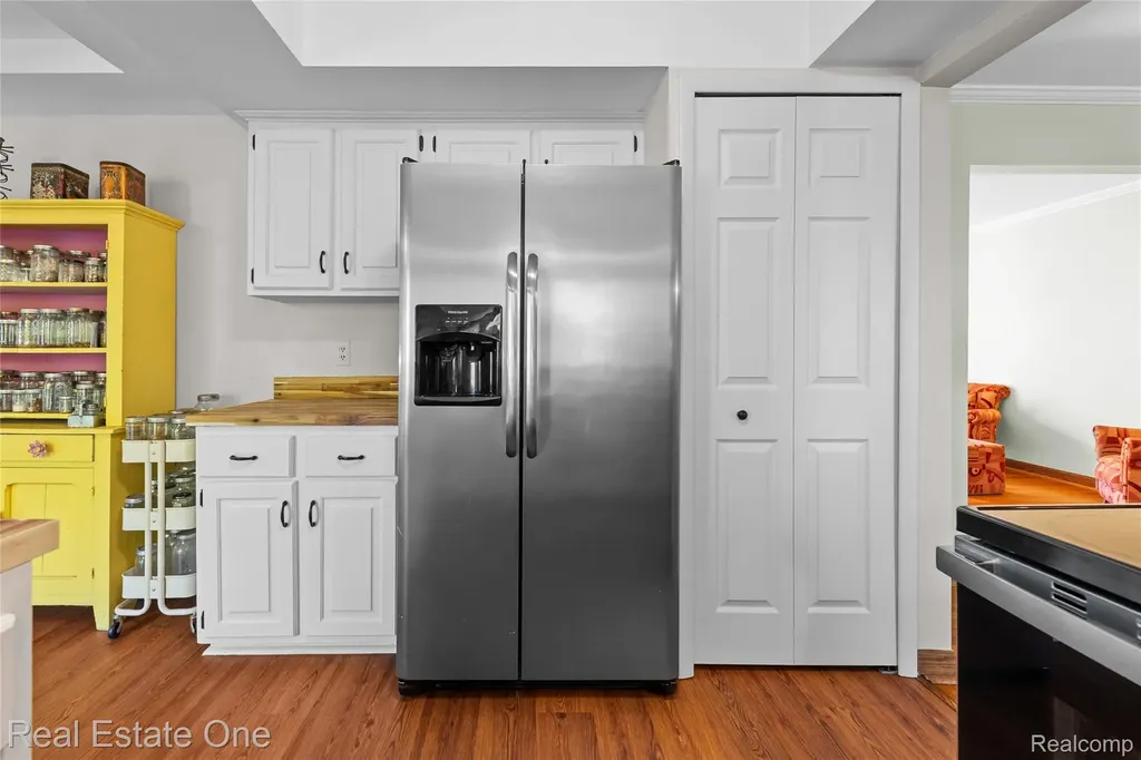 4931 Calvert Drive Troy City MI 48085