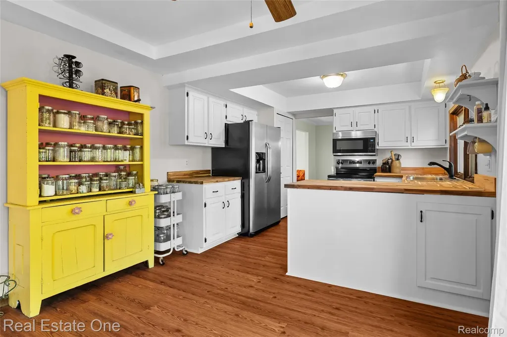 4931 Calvert Drive Troy City MI 48085
