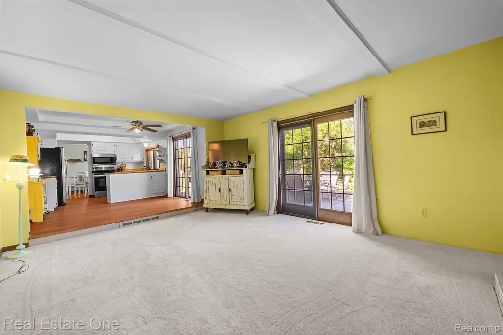4931 Calvert Drive Troy City MI 48085