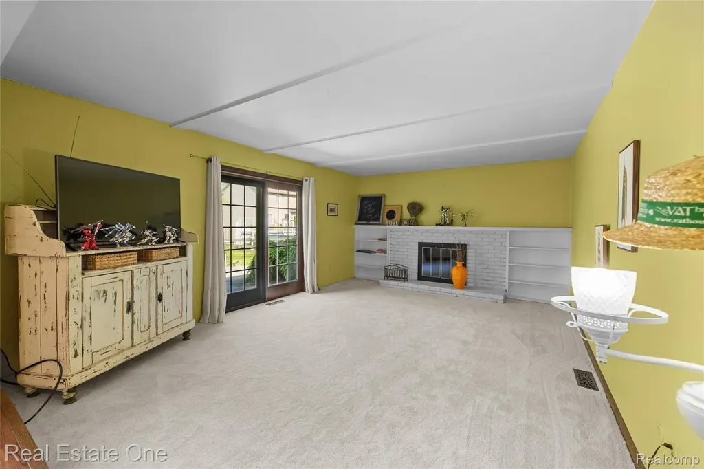 4931 Calvert Drive Troy City MI 48085