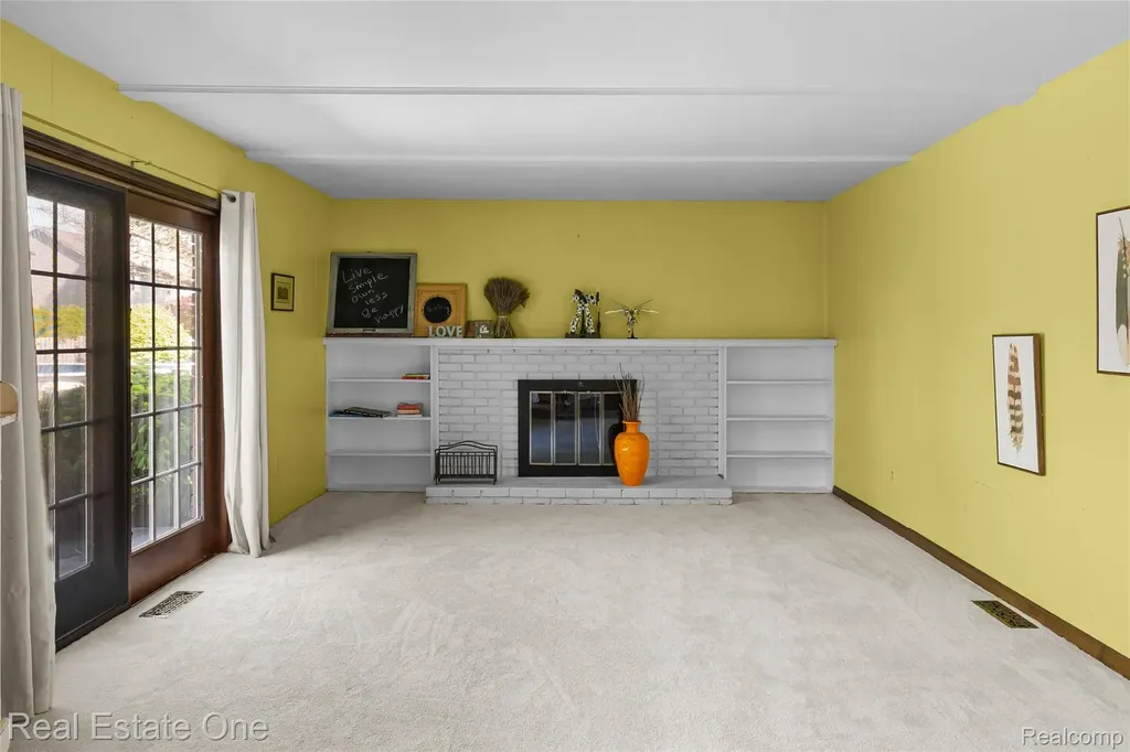 4931 Calvert Drive Troy City MI 48085