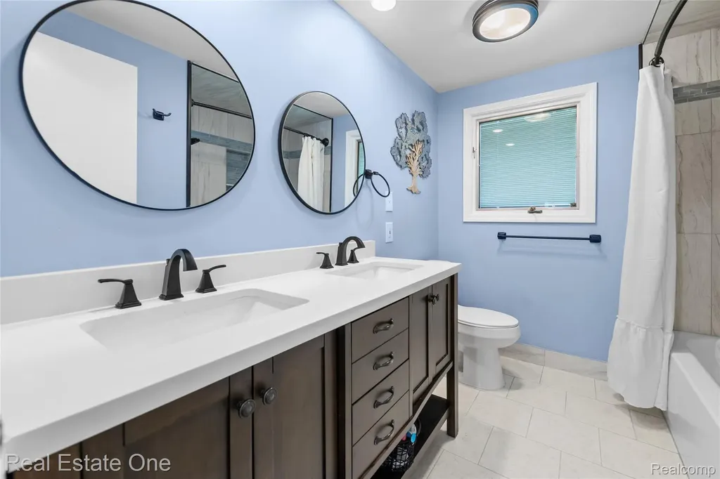 4931 Calvert Drive Troy City MI 48085