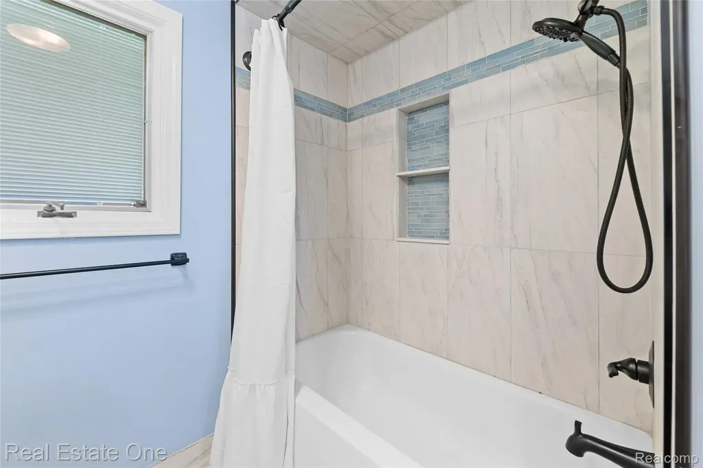 4931 Calvert Drive Troy City MI 48085