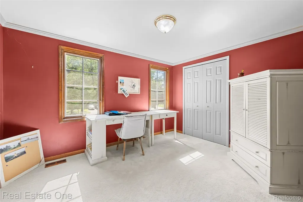 4931 Calvert Drive Troy City MI 48085