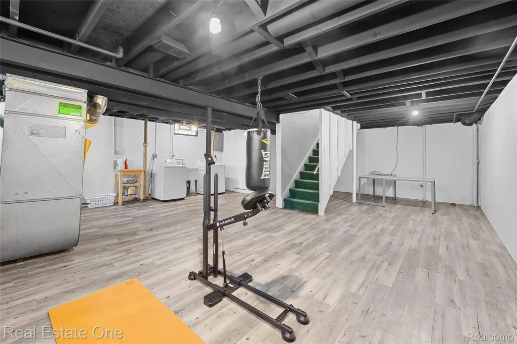 4931 Calvert Drive Troy City MI 48085