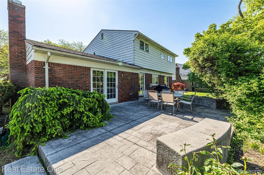 4931 Calvert Drive Troy City MI 48085