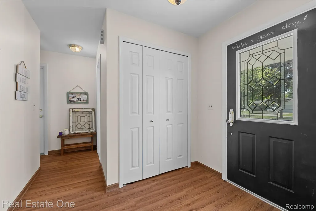 4931 Calvert Drive Troy City MI 48085
