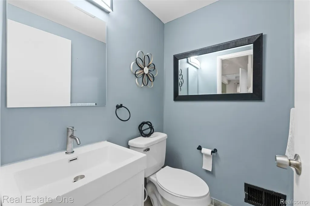 4931 Calvert Drive Troy City MI 48085