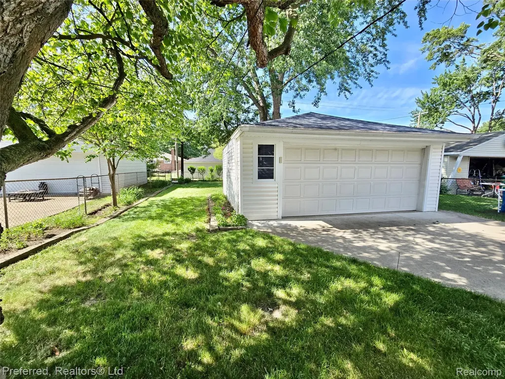 24353 Dartmouth Street Dearborn Heights City MI 48125