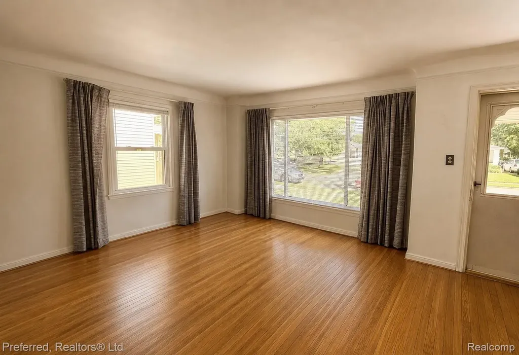 24353 Dartmouth Street Dearborn Heights City MI 48125