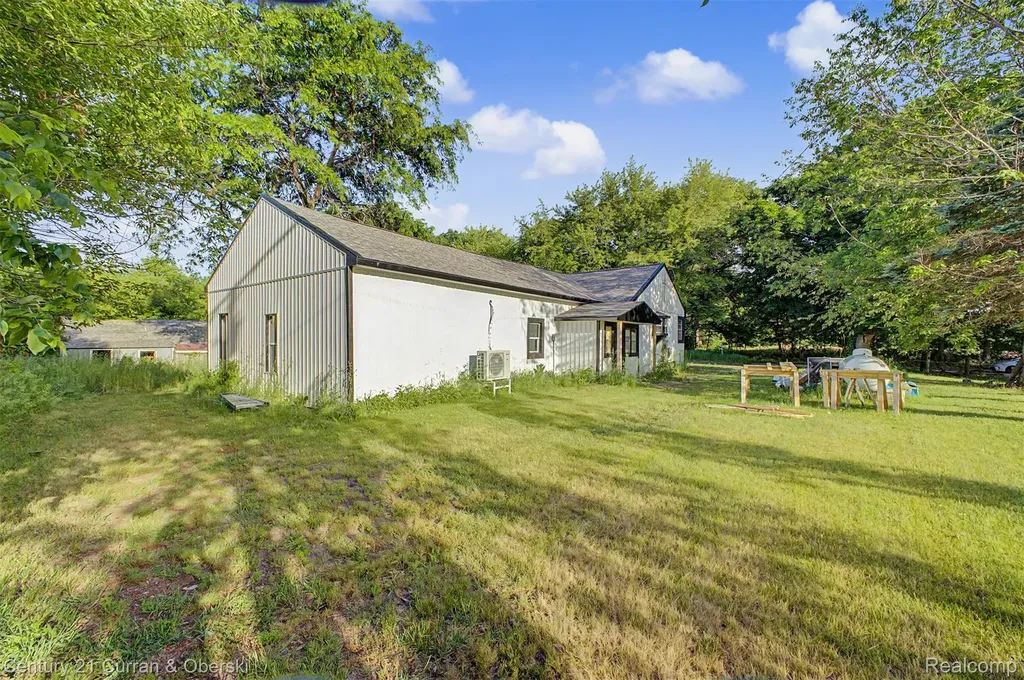 4296 Burgess Road Putnam Township MI 48169