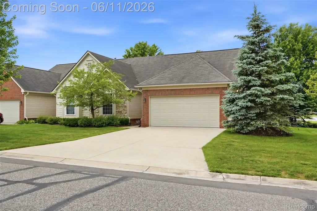28101 Tremonte Drive Lyon Charter Township MI 48165
