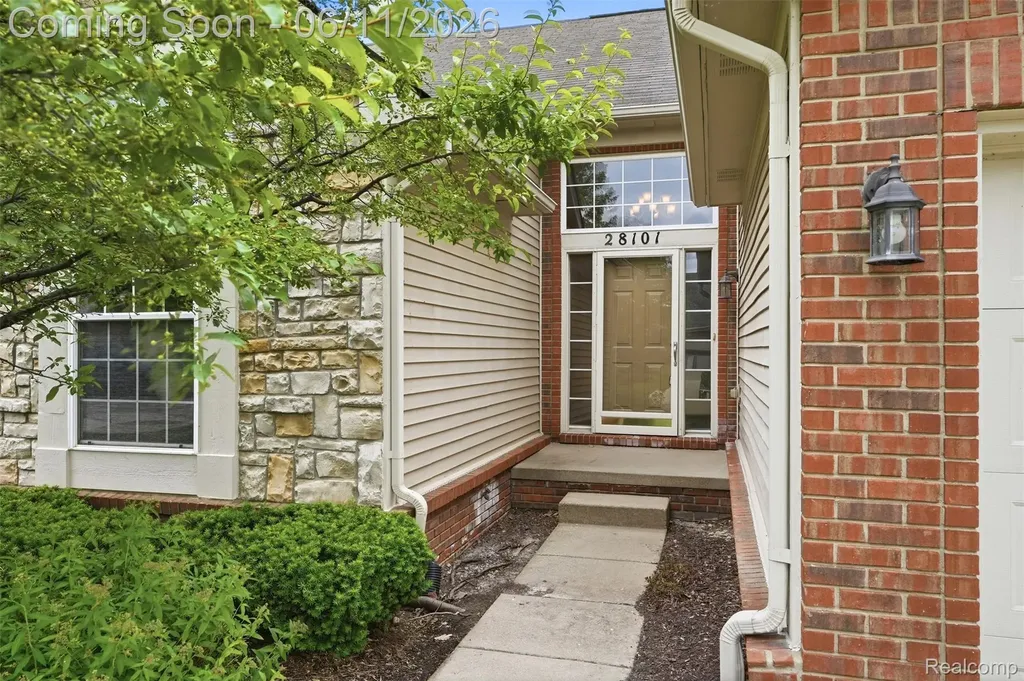 28101 Tremonte Drive Lyon Charter Township MI 48165