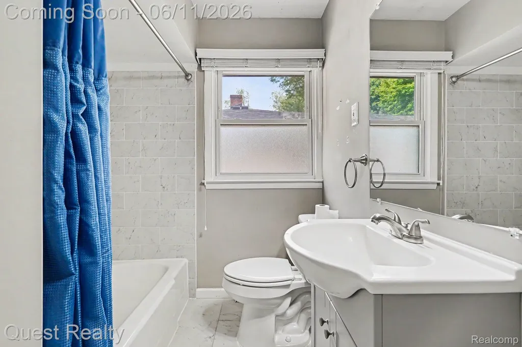 6736 Cloverton Drive Waterford Charter Township MI 48329