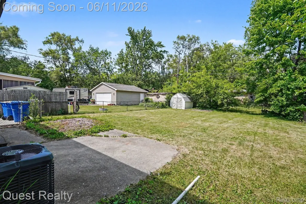 6736 Cloverton Drive Waterford Charter Township MI 48329
