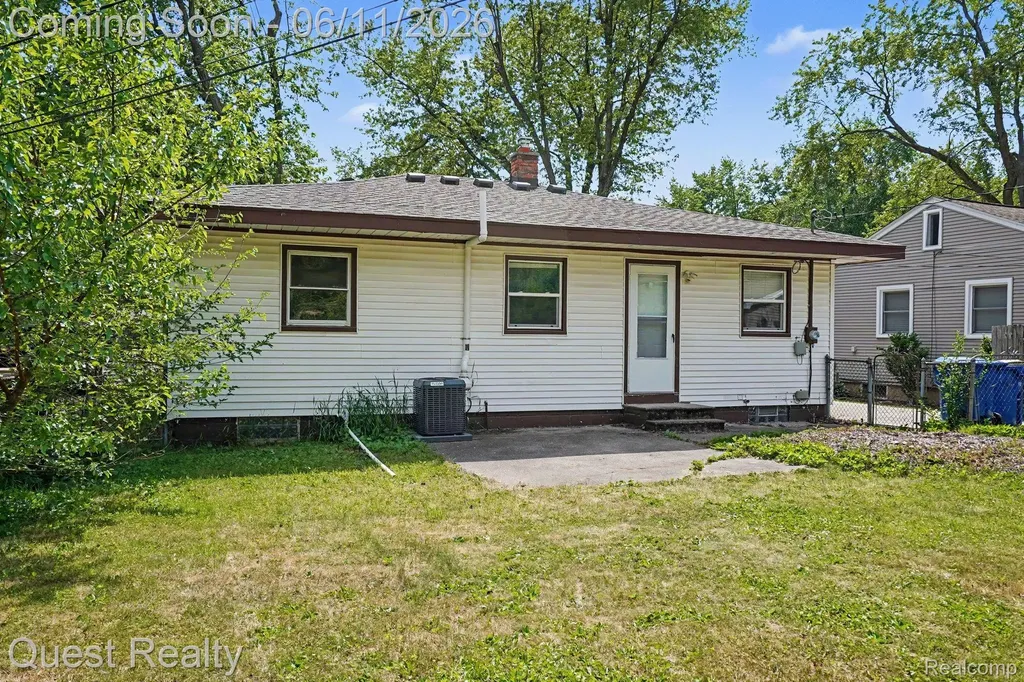 6736 Cloverton Drive Waterford Charter Township MI 48329