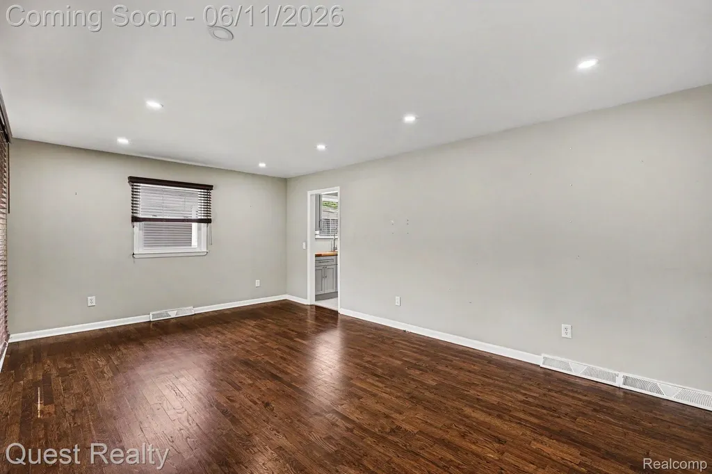 6736 Cloverton Drive Waterford Charter Township MI 48329