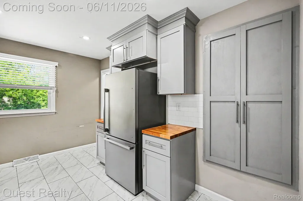 6736 Cloverton Drive Waterford Charter Township MI 48329