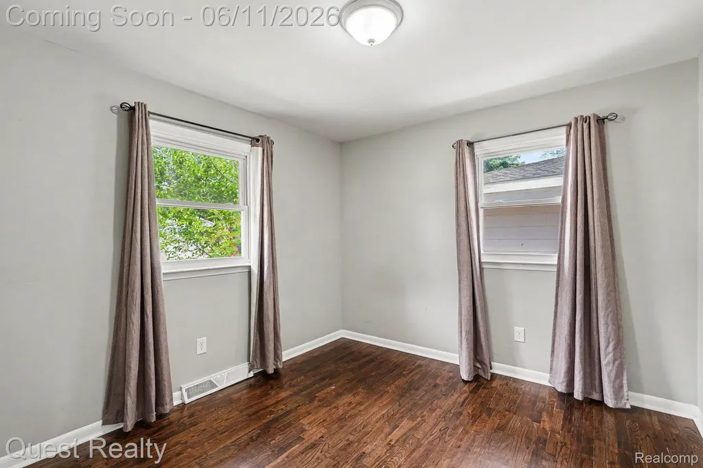 6736 Cloverton Drive Waterford Charter Township MI 48329