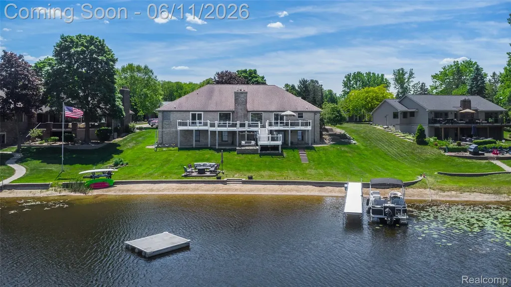 1154 Lake Valley Drive Fenton Charter Township MI 48430