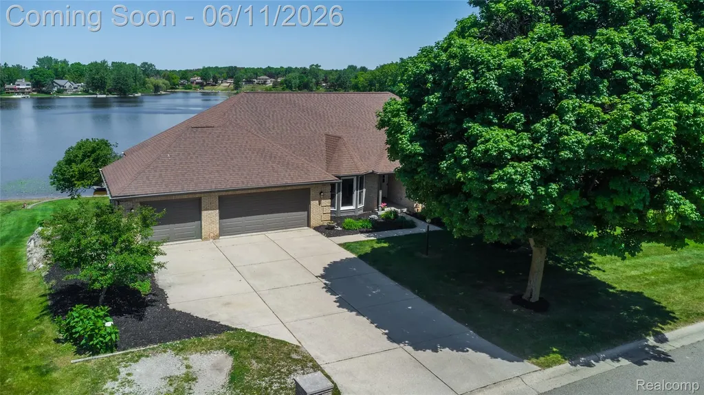 1154 Lake Valley Drive Fenton Charter Township MI 48430