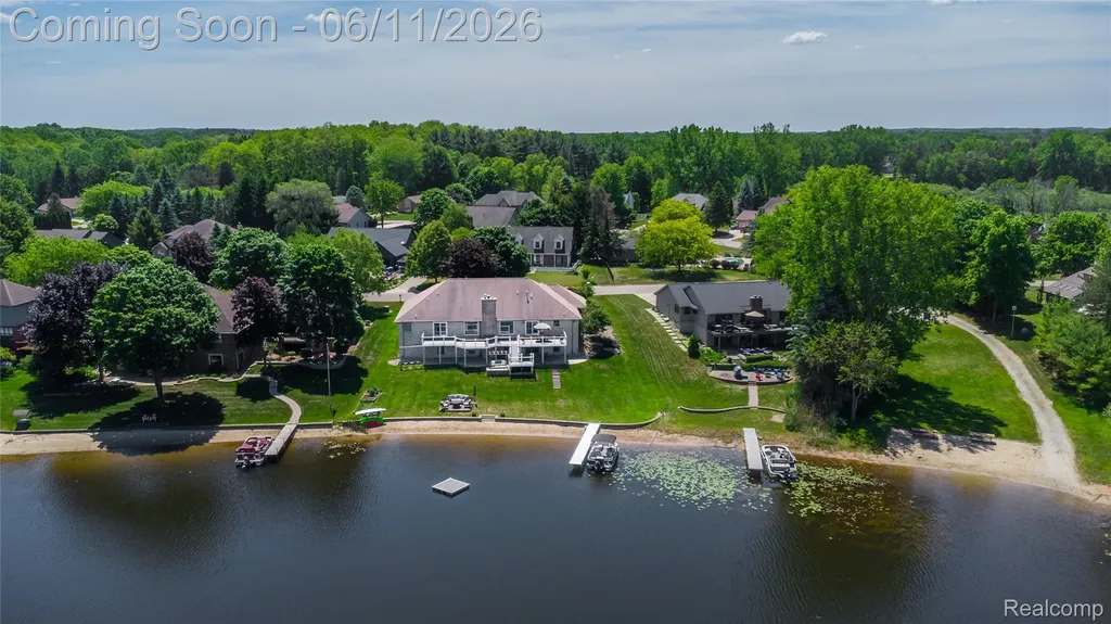 1154 Lake Valley Drive Fenton Charter Township MI 48430