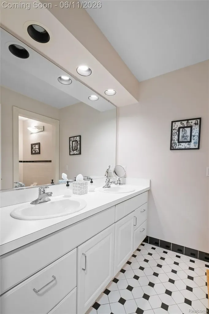 1154 Lake Valley Drive Fenton Charter Township MI 48430