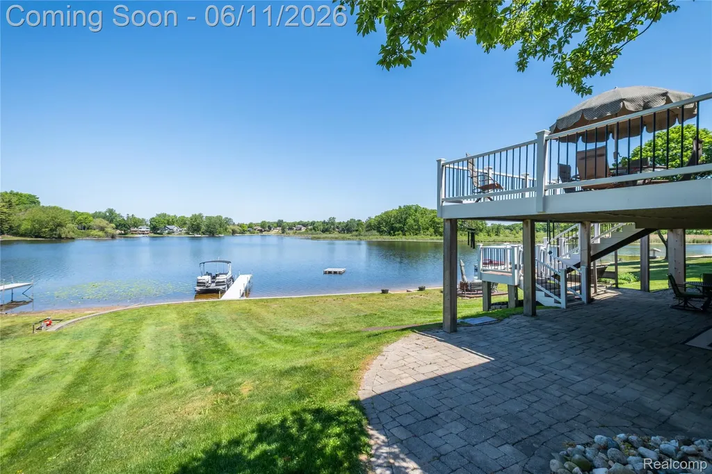 1154 Lake Valley Drive Fenton Charter Township MI 48430