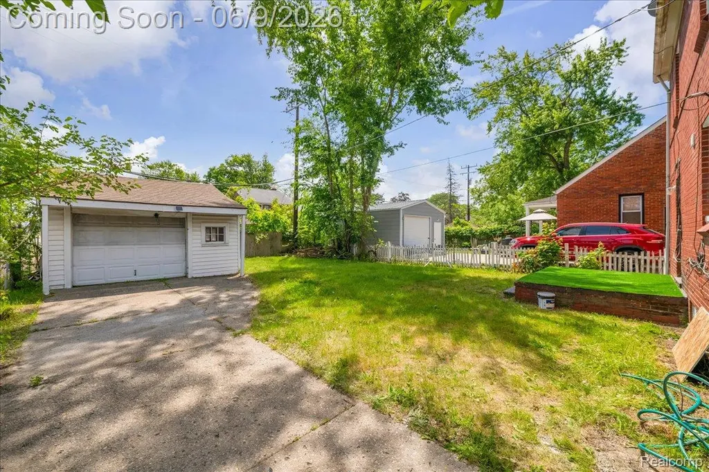 16904 Pierson Street Detroit City MI 48219