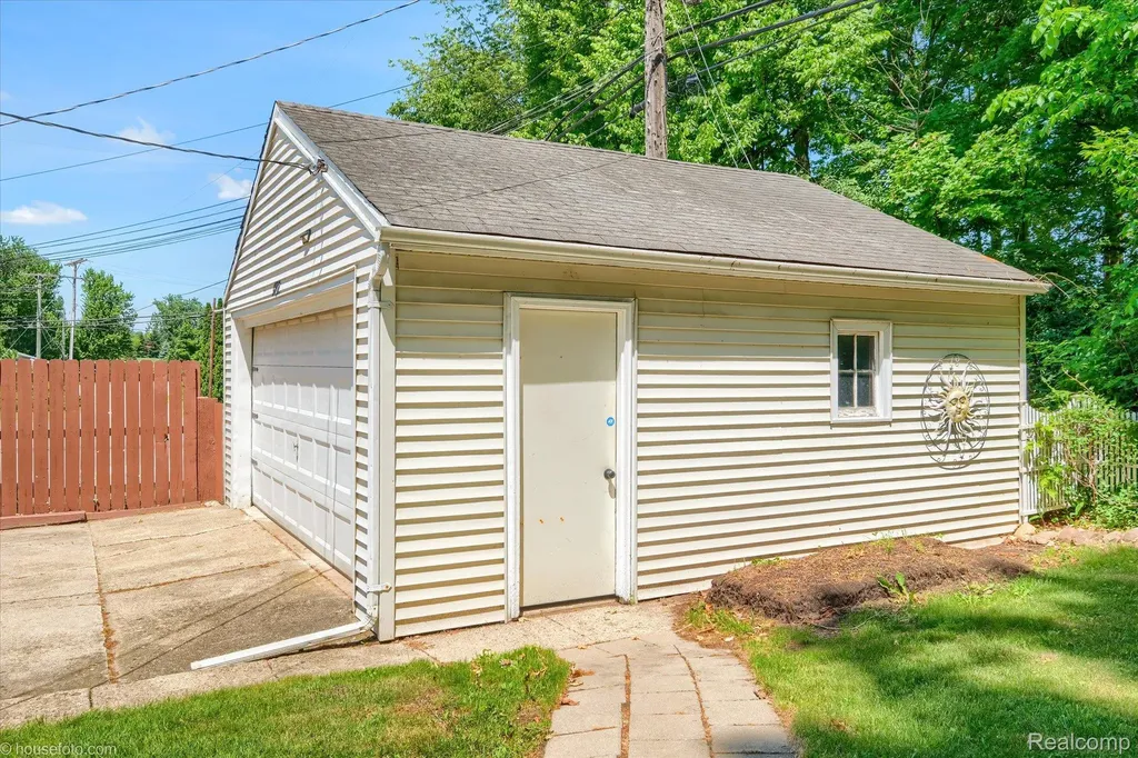 580 N Almont Avenue Imlay City City MI 48444