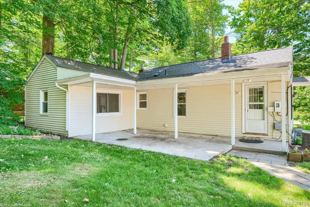 580 N Almont Avenue Imlay City City MI 48444